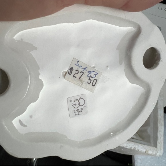 Department 56 Snowball Fort 5413-3 - Picture 14 of 16